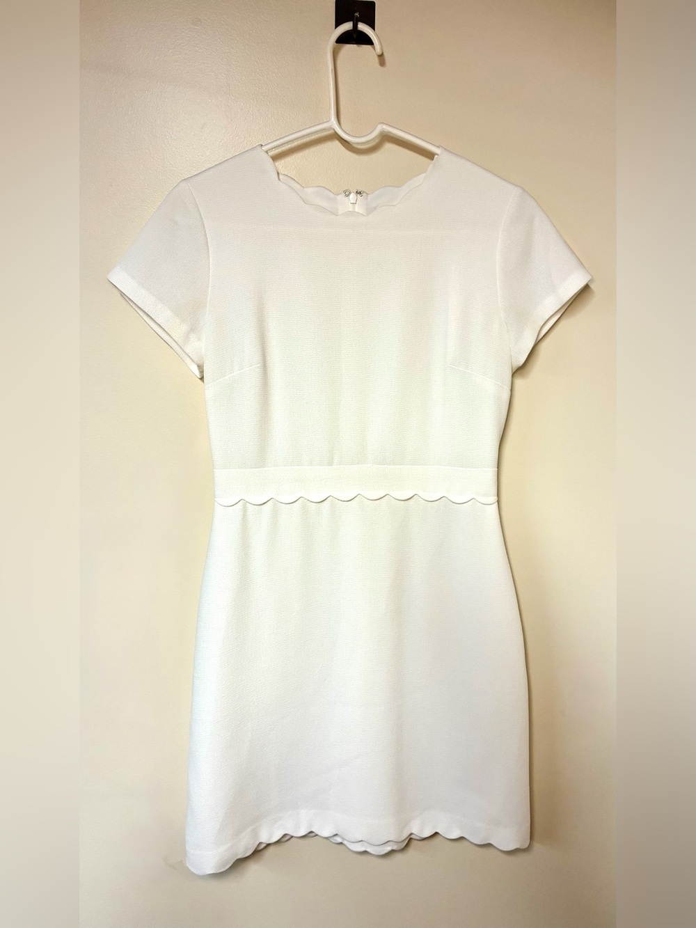 Club Monaco White Scalloped Sheath Dress Size 2